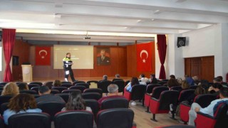 Trafik ekipleri sürücü kursu eğitmenlerine kurs verdi
