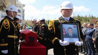 Trafik kazasında şehit olan astsubay son yolculuğuna uğurlandı