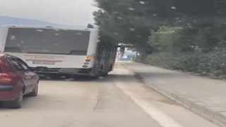 Trafikteki yan yan seyreden özel halk otobüsü kameralarda