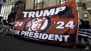Trump, yarın hakim karşısına çıkmak üzere New Yorka hareket etti
