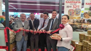 Tuğba Kuruyemiş 105. mağazasını Somada açtı