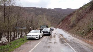 Tuncelide otomobil çaya uçtu: 3 genç kayıp