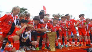 U12 İzmir Cupta şampiyon FC Bayern Münih
