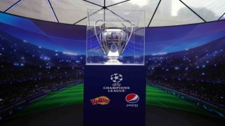 UEFA Şampiyonlar Ligi kupası İstanbulda