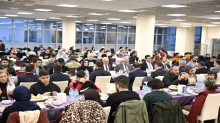 Uşak Üniversitesi depremzede aileleri iftarda ağırladı