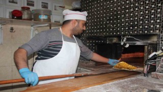 Ustaların 300 derecelik fırının karşısında oruçla imtihanı