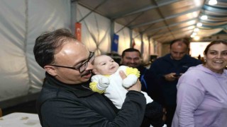 Vali Kızılkaya, İkra bebeği Elbistanda bir kez daha ziyaret etti