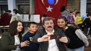 Vali Tavlı ‘Yetimler Gününde çocuklarla iftarda buluştu