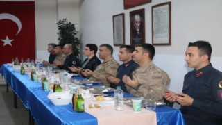 Vali Vekili Tuna, Mehmetçikle birlikte iftar açtı