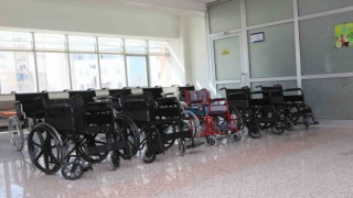 Van Büyükşehir Belediyesinde 10 vatandaşa tekerlekli sandalye