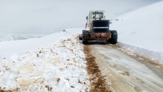 Vanda yol yapım ve karla mücadele çalışması