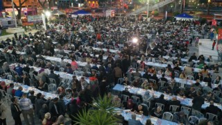 Vatandaşlar Aydın Büyükşehir Belediyesinin iftar sofralarında buluşuyor