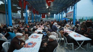 Vatandaşlar, Büyükşehirin iftar sofralarında bir araya gelmeye devam ediyor