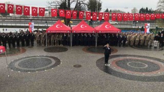 Yağmur altında Polis Günü kutlaması