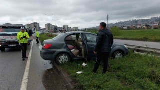 Yağmurdan kayganlaşan yolda 3 araçlı kaza: 1 yaralı