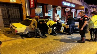 Yaralıları hastaneye götürürken kandan etkilenerek fenalaştı, kendi de kaza yaptı