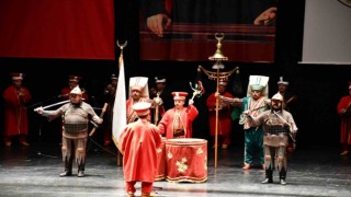Yaşayan İnsan Hazinesi Salim Yaşar tarafından çömlek yapımı renkli görüntüler yaşandı