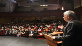YKSye girecek öğrencilere farkındalık ve motivasyon konferansı