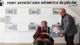 Yol talebi karşılanan vatandaştan Uzundemire anlamlı hediye