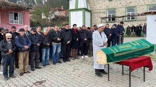 Yönetmen Nuri Bilge Ceylanın annesinin cenazesi Çanakkalede toprağa verildi
