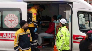 Yozgatta hafriyat kamyonu ile öğrenci servisi çarpıştı: 7 yaralı