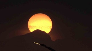 Yüksekovada gün batımı güzelliğiyle mest etti