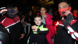 ‘Yunus timleri depremzede çocuklara moral oluyor