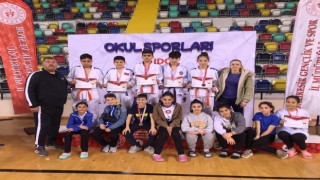 Yunusemrenin küçüklerinden 10 madalya