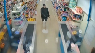 Yüzüne kadın çorabı geçirdi, marketin kasasını böyle boşalttı