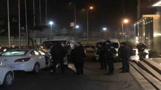 Zeytinburnunda bir şahıs park halindeki araçta ölü bulundu