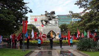 19 Mayıs etkinlikleri Atatürk Anıtındaki törenle başladı