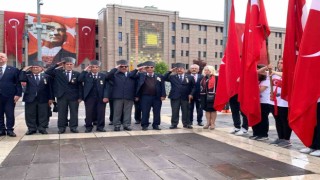 19 Mayıs kutlamaları çelenk sunma merasimiyle başladı