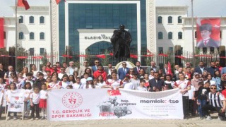 19 Mayıs kutlamaları çelenk sunma töreni ile başladı