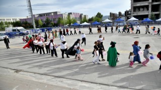 2. Bahar Çocuk Şenliğinde çocuklar doyasıya eğlendi
