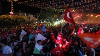 Adanada coşkulu kutlama