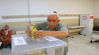Adanada oy kullanma işlemleri başladı