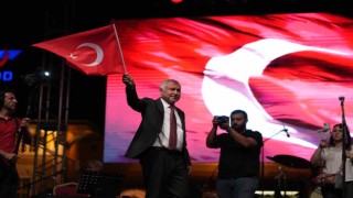 Adanalılar 19 Mayısı kortejli, konserli etkinliklerle coşkuyla kutladı