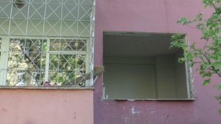 Ağır hasarlı binaların güvenliğini polis sağlıyor