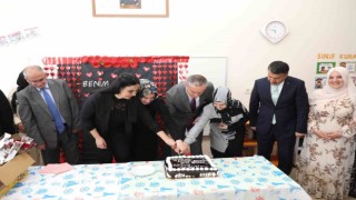 Ağrı Milli Eğitim Müdürü Kökrek, ilkokulda katıldığı etkinlikte anne velilerin Anneler Gününü kutladı