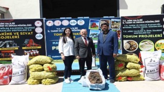 Ağrıda “Tohum-Sıvat Dağıtımı ve Makine Tanıtım Töreni” düzenlendi
