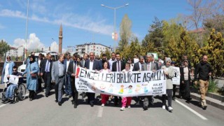 Ahlatta engelliler için farkındalık yürüyüşü yapıldı
