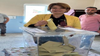 AK Parti Diyarbakır milletvekili adayı Kepolu Ataman oyunu kullandı