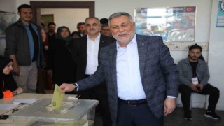 AK Parti İl Başkanı Yıldırım oyunu kullandı