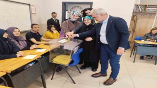AK Parti İstanbul İl Başkanı Kabaktepe oyunu Başakşehirde kullandı