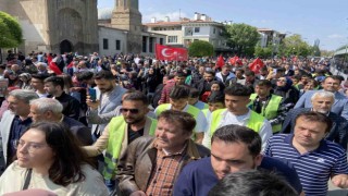 AK Parti Konya teşkilatı seçim çalışmalarını yürüyüşle tamamladı