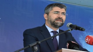 Ak Parti liderini bekliyor