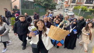 AK Partili aday Ayaydın, Eyüpsultanda sevgi yürüyüşüne katıldı