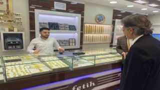 AK Partili Milletvekili Mustafa Demir, Fatihte esnafı ziyaret etti