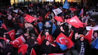 AK Partililere miting gibi karşılama