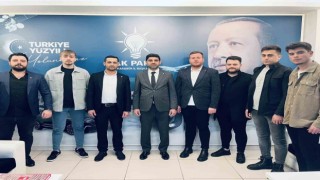 AK Partiye katılımlar sürüyor
